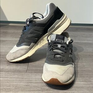 New Balance Men's Black and Gray Sneakers 997H